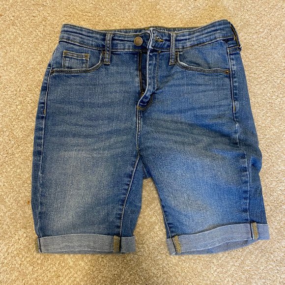 Universal Thread Pants - Medium Wash Denim Bermuda Shorts High-Rise